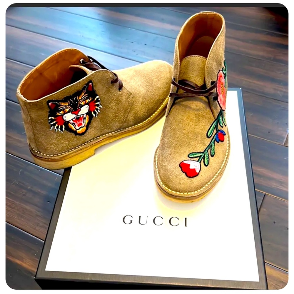 NWT 100% AUTHENTIC NEW MEN GUCCI NEW MOREAU EMBROIDERED CHUKKA SUEDE BOOTS